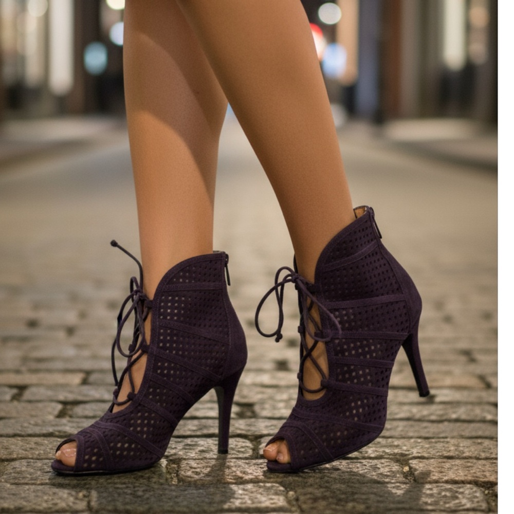 Vince Camuto Navy Lace-Up Ankle Booties Size 8.5